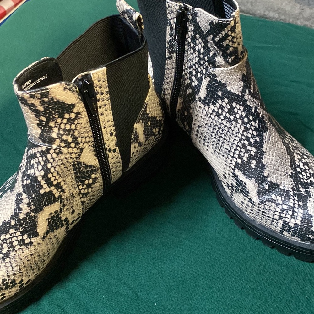 Target Universal Threads Boots - Picture 4 of 9